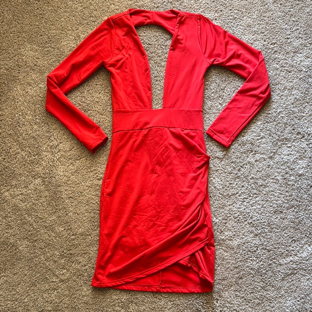 Chic Scarlet Long Sleeve Dress